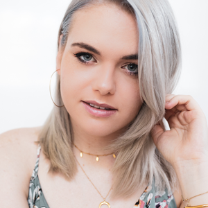 歌手AmaLee的图片