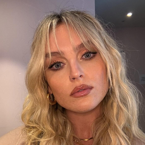 歌手Perrie的图片