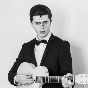 伴奏I Can't Stay Away (Karaoke Version)的封面