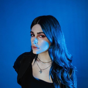 歌手Courtney LaPlante的图片