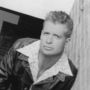 伴奏New Year's Day (Karaoke Version)的封面