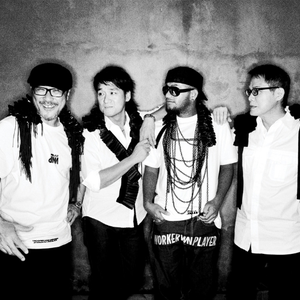 伴奏童年 (Live) (精消)的封面