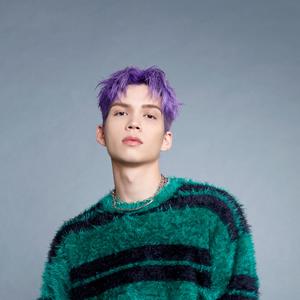 歌手派伟俊的图片