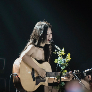 伴奏同一个月亮的封面