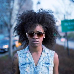 歌手Ari Lennox的图片