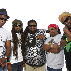 伴奏Games People Play (Karaoke)的封面