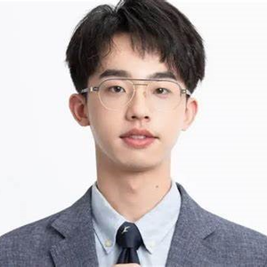 歌手何运晨的图片