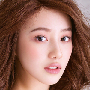 歌手王鹤润的图片