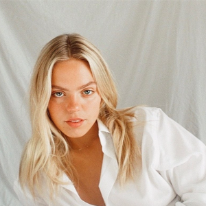 歌手Reneé Rapp的图片