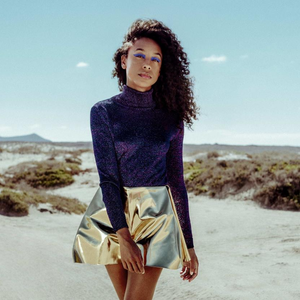 伴奏Put Your Records On的封面