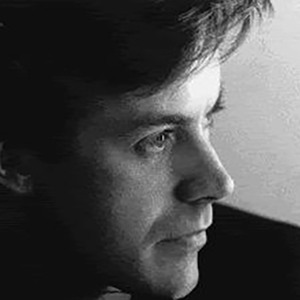 伴奏Alive (Karaoke Version)的封面