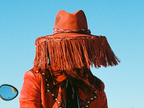 歌手Red Leather的图片