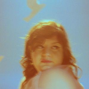 伴奏come into my arms (Karaoke Version)的封面