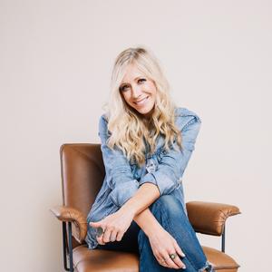 歌手Ellie Holcomb的图片