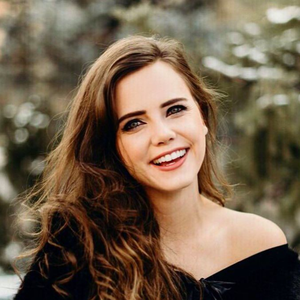 歌手Tiffany Alvord的图片