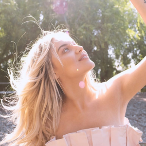 伴奏Hole In The Bottle (G karaoke)的封面