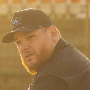 伴奏Six Feet Apart (Karaoke Version)的封面