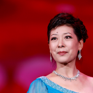 伴奏打起手鼓唱起歌的封面