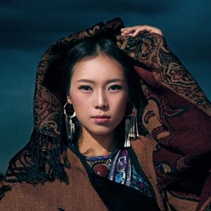 歌手云朵的图片