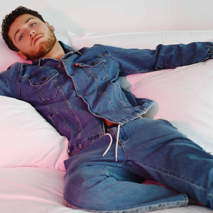 歌手Bazzi的图片