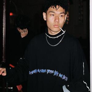 歌手mac ova seas的图片