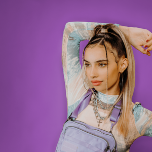 伴奏Red Christmas (From Descendants The Rise of Red) (带和声)的封面