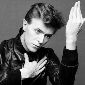 伴奏John, I'm Only Dancing的封面