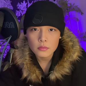 歌手eiteen的图片