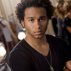 歌手Corbin Bleu的图片