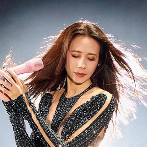 歌手莫文蔚的图片
