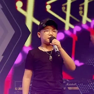 歌手郭龙昊的图片