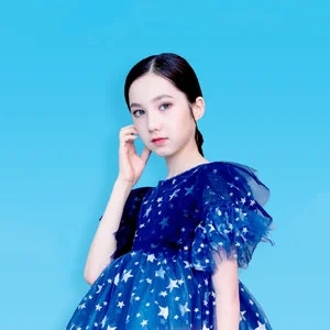 歌手艾玛尔的图片