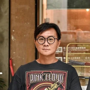 歌手梁柏坚的图片