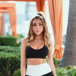 歌手Jada Facer的图片