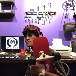 歌手elong的图片