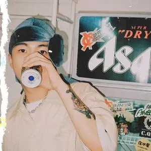 歌手Icy White的图片