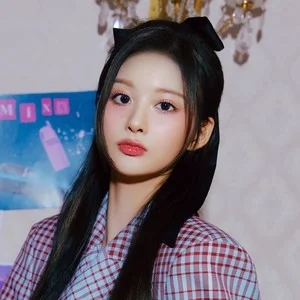 歌手SULLYOON (설윤)的图片