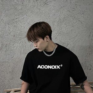歌手万宇贤的图片