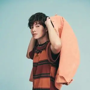 歌手黎展峰的图片