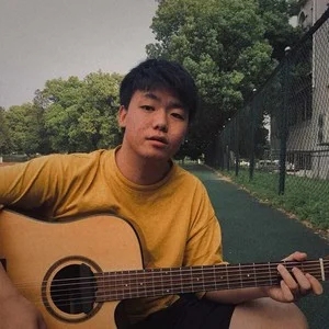 歌手小灿的图片