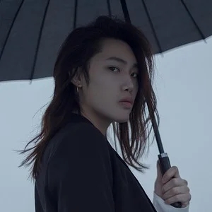 歌手陈崎凡的图片