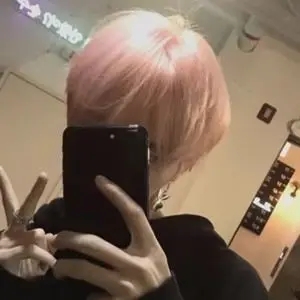 歌手厉子敬zing的图片