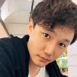 歌手黄欣靓的图片