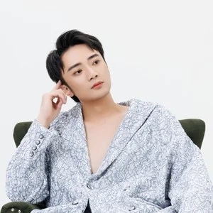 歌手张杨凯男的图片
