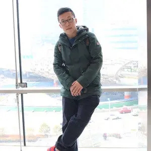 歌手Joyii的图片