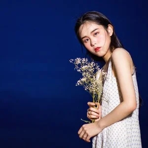 歌手IRENIE的图片