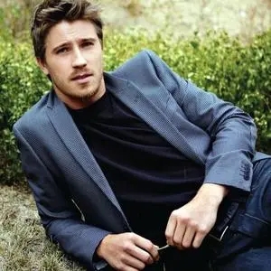 歌手Garrett Hedlund的图片