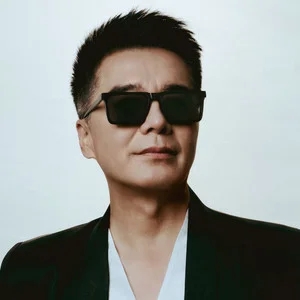 歌手许亚军的图片
