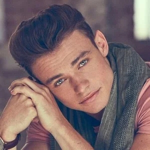 歌手Thomas Doherty的图片