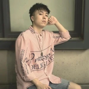 歌手周鹏霄的图片